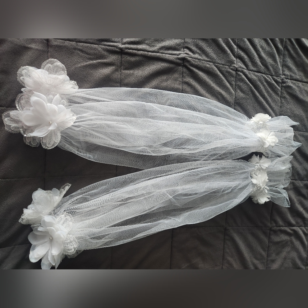 Elegant White Sheer Arm Sleeves with Floral Accents - Picture 3 of 4